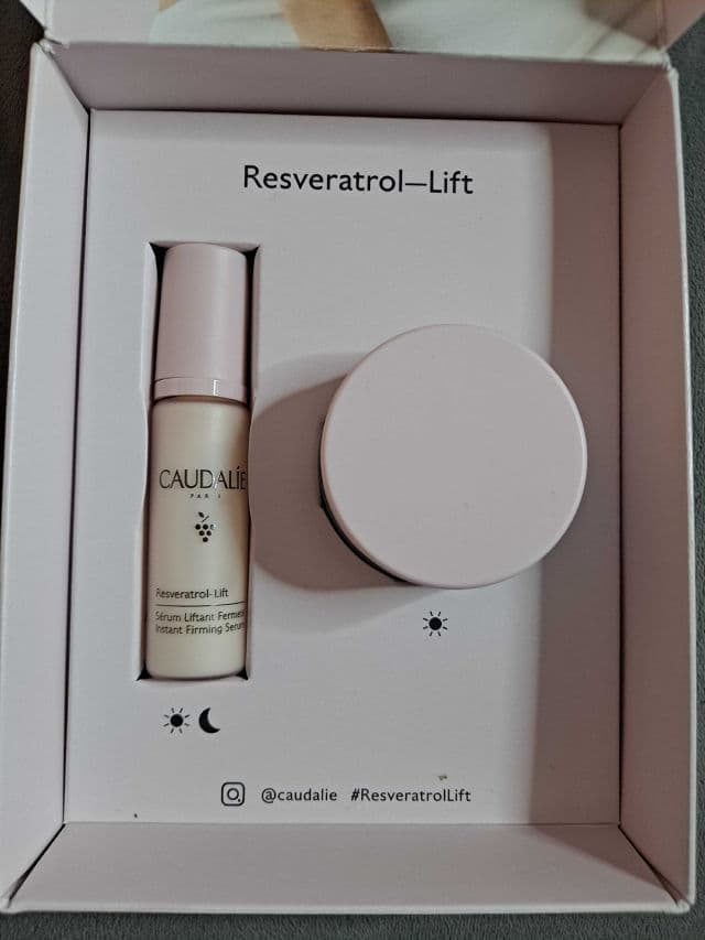 Caudalie Paris Resveratrol Lift Instant Firming Serum review photo by CHASEJLONDON