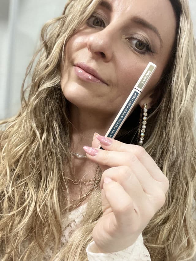 Lancome Idôle Felt Tip Precision Liquid Eye Liner review photo by Issabela84