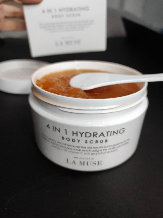 La Muse 4 in 1 Hydrating Body Scrub review photo by addaadina