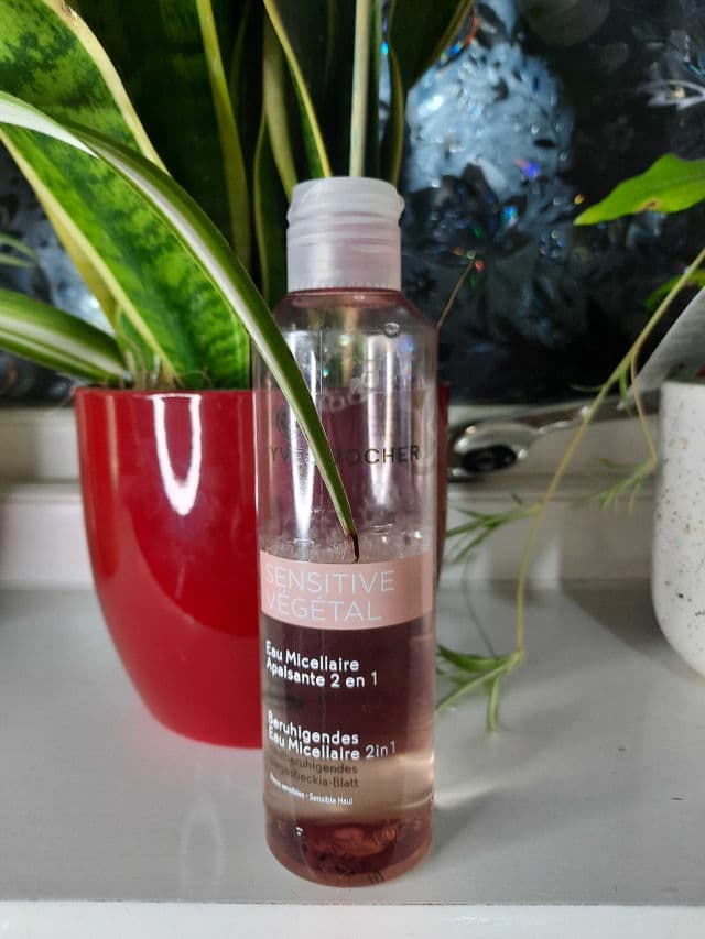 YVES ROCHER Sensitive Vegetal Soothing Micellar Water 2 in 1 review photo by Tolly