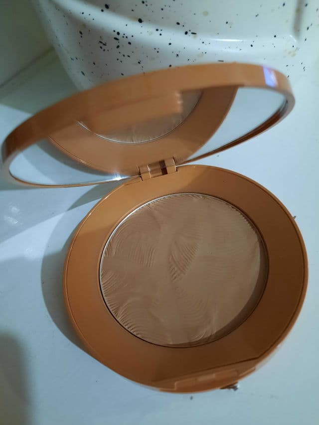YVES ROCHER Bronzing Powder - Hale Leger review photo by Tolly