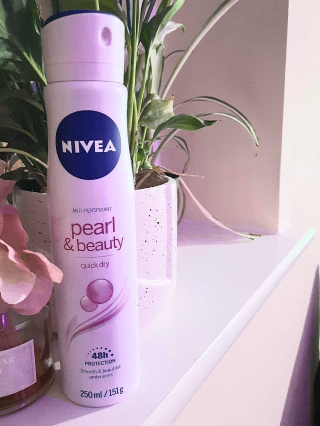 Nivea Pearl & Beauty Anti-perspirant Quick Dry Deodorant Spray review photo by Tolly