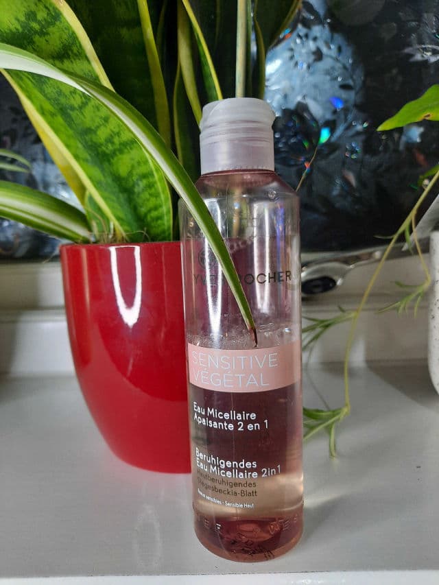 YVES ROCHER Sensitive Vegetal Soothing Micellar Water 2 in 1 review photo by Tolly