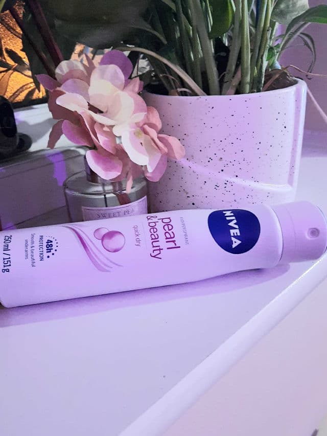 Nivea Pearl & Beauty Anti-perspirant Quick Dry Deodorant Spray review photo by Tolly