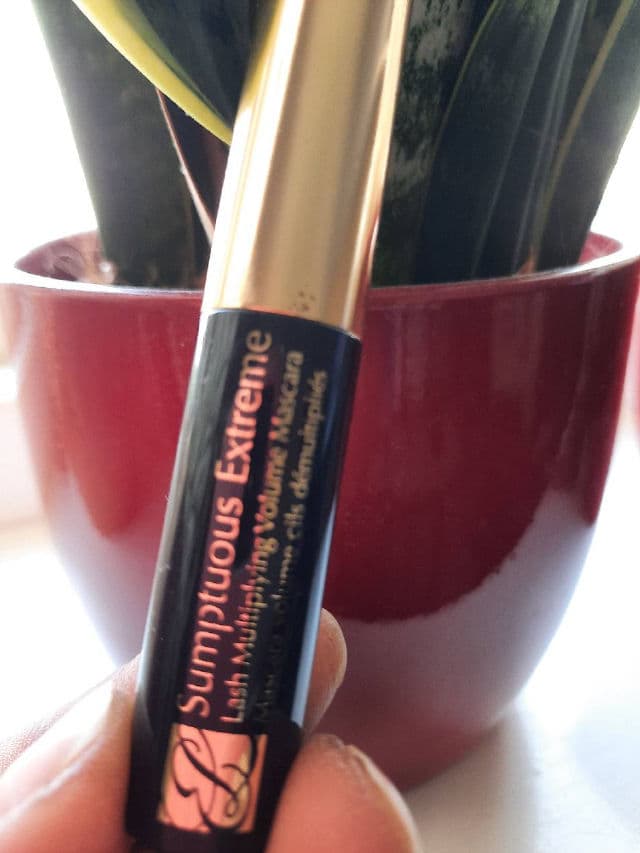 Estee Lauder Sumptuous Extreme Lash Multiplying Volume Mascara review photo by Tolly