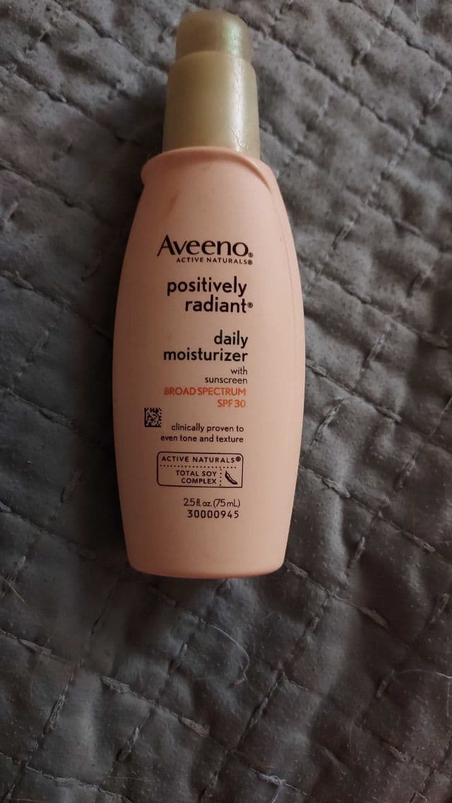 Aveeno Positively Radiant Daily Moisturizer SPF 30 review photo by jellybean1982