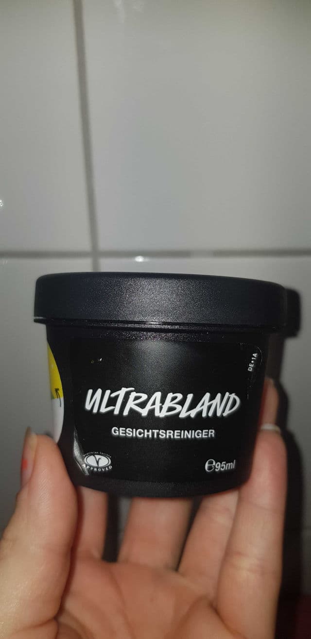 LUSH Ultrabland review photo by MelaisaMinelli