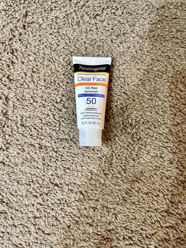 Neutrogena Clear Face Break-Out Free Liquid Lotion Sunscreen Broad Spectrum SPF 50 review photo by mariaa55