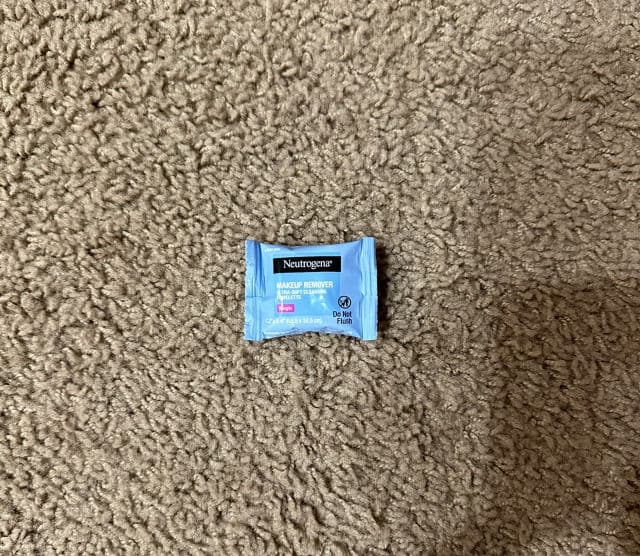 Neutrogena Canada All-in-One Make-up Removing Cleansing Wipes review photo by mariaa55