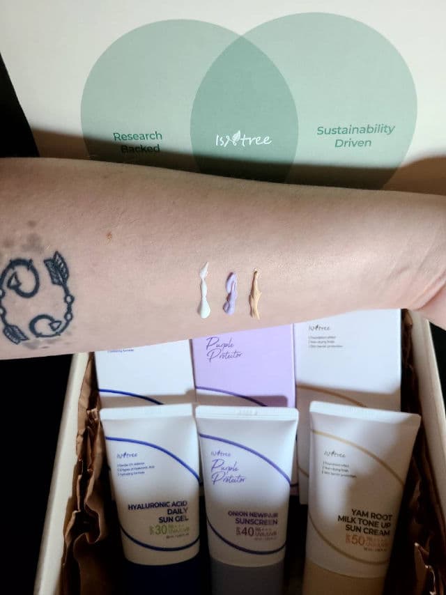 ISNTREE Onion Newpair Suncreen SPF40 PA+++ review photo by XxMialuciaxX