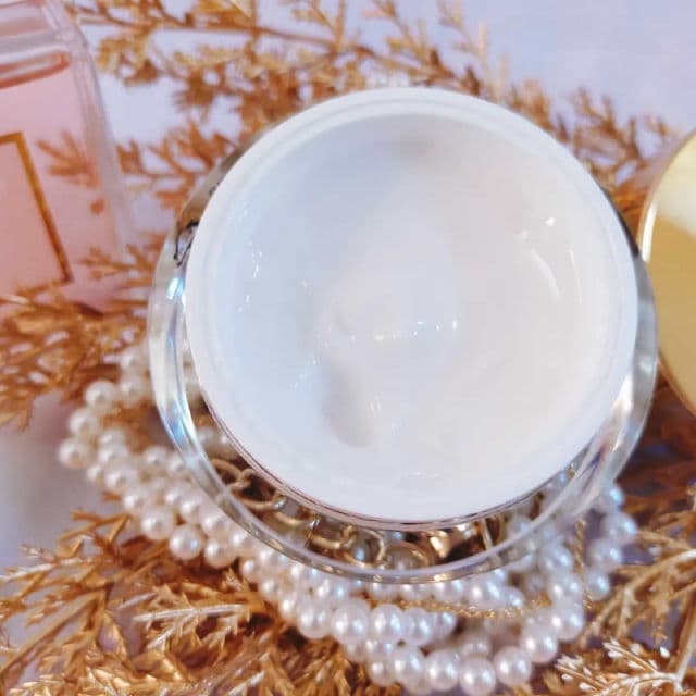 Muhan Hangbok AHA 8.0 Night Cream review photo by EmmaLeeShinAh