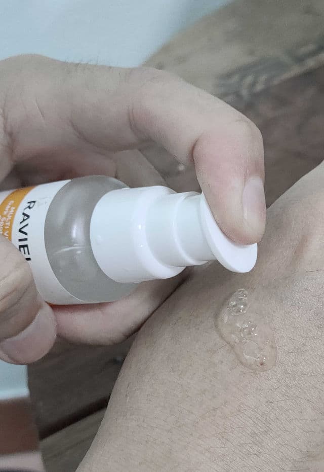 RAVIEL Multi Vitamin Dark Spot & Blemish Care Face Serum review photo by nickysano