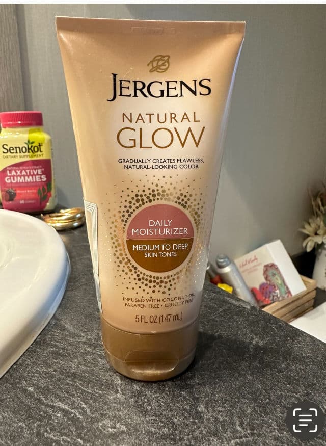 Jergens Natural Glow & Protect Daily Moisturizer SPF 20 for Fair to Medium Skin Tones review photo by lisal228