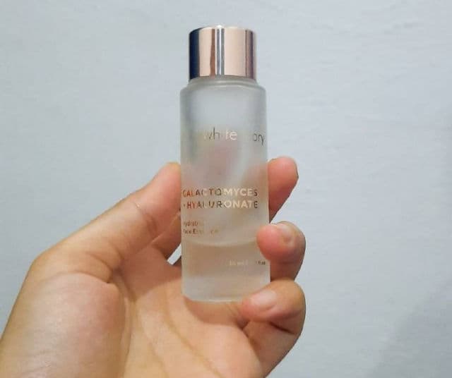 white story Hydrating Face Essence	 review photo by alvianita