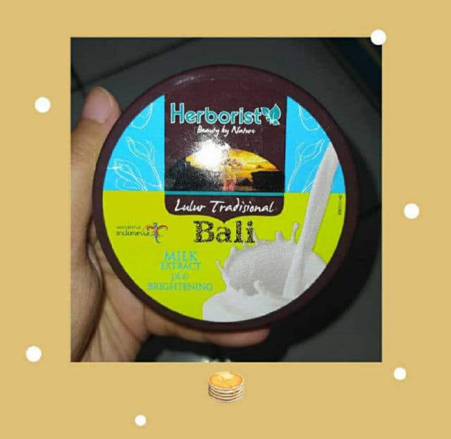 Herborist Lulur Traditional Bali Extra Scrub Milk Extract + Whitening review photo by AuroraVioleta