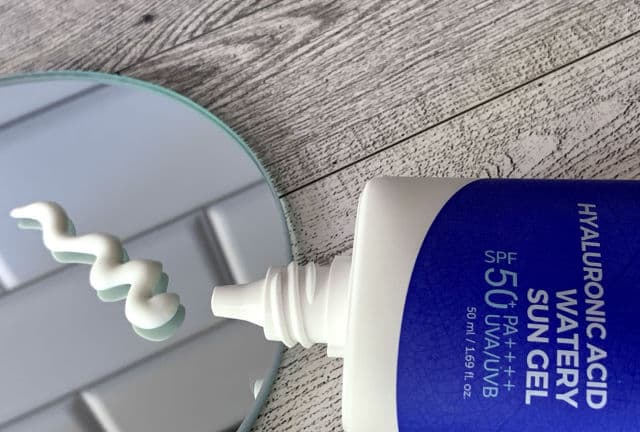 ISNTREE Hyaluronic Acid Watery Sun Gel SPF50+ PA++++ review photo by Funthingsnstuff