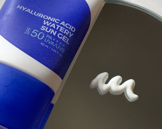 ISNTREE Hyaluronic Acid Watery Sun Gel SPF50+ PA++++ review photo by Funthingsnstuff