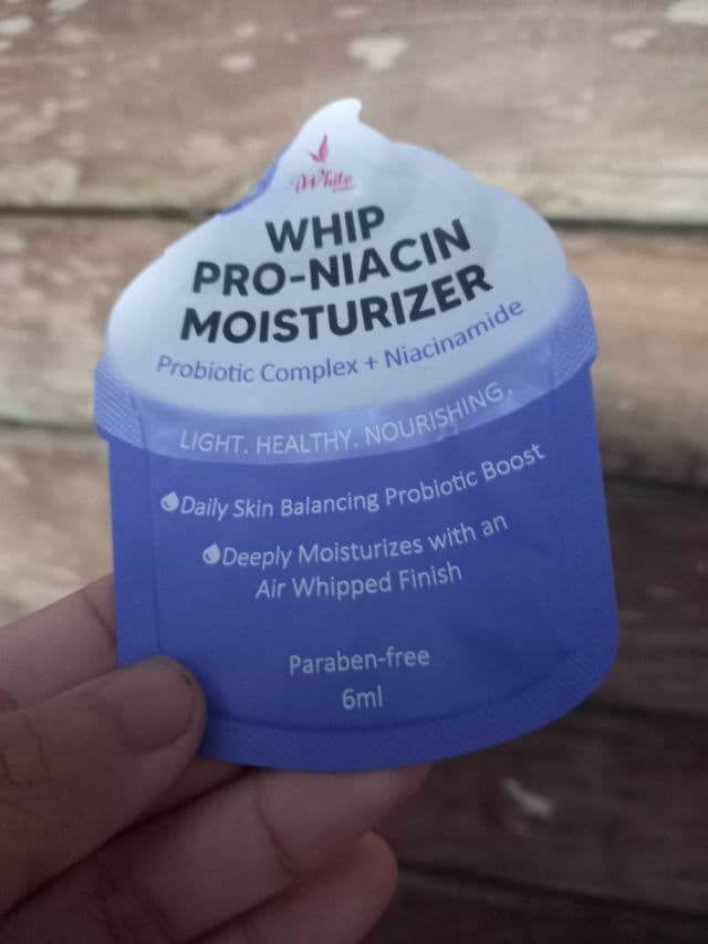 iWhite Korea Whip Pro-Niacin Moisturizer review photo by jeanrose