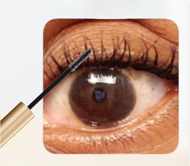 Stila Huge Extreme Lash Mascara review photo by GlowMai2