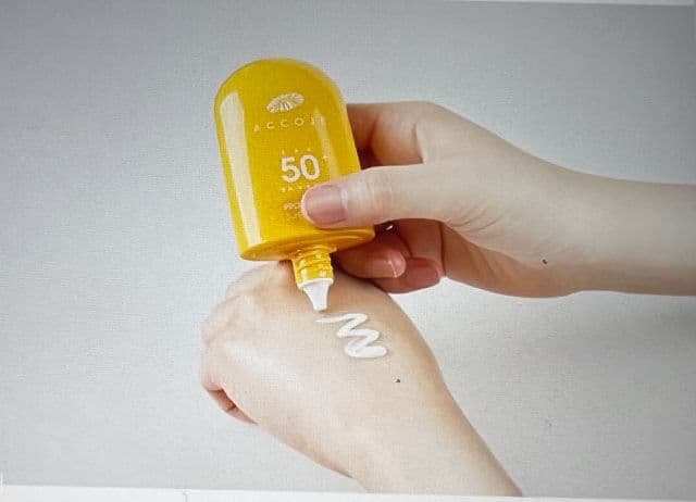 Accoje Protective Sun Lotion SPF32 PA++ review photo by Spicesofbeauty