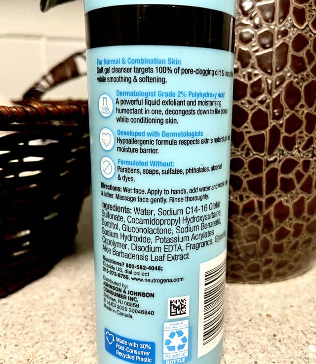 Neutrogena Skin Balancing Gel Cleanser (2% Polyhydroxy Acid) review photo by CSweet94