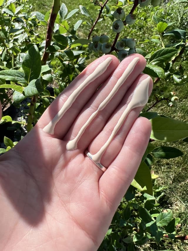 Summer Fridays ShadeDrops Broad Spectrum SPF 30 Mineral Milk Sunscreen review photo by skinloveliz