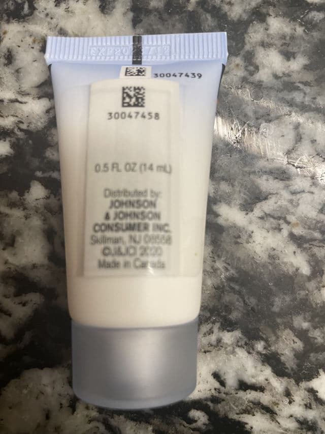 Neutrogena Ultra Sheer Dry-Touch Sunblock SPF 70 review photo by QueenTania