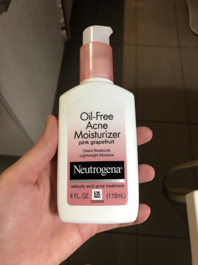 Neutrogena Oil Free Acne Moisturizer Pink Grapefruit review photo by Jandueza16