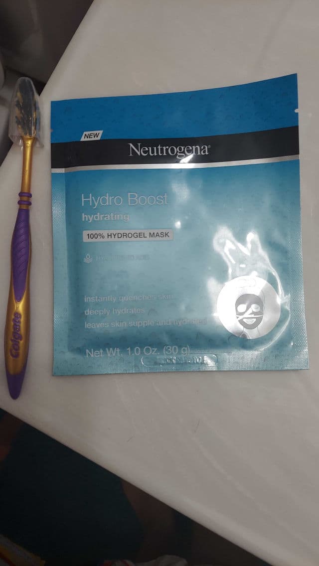 Neutrogena Moisturizing Hydro Boost Hydrating Face Mask review photo by KiddenNikken