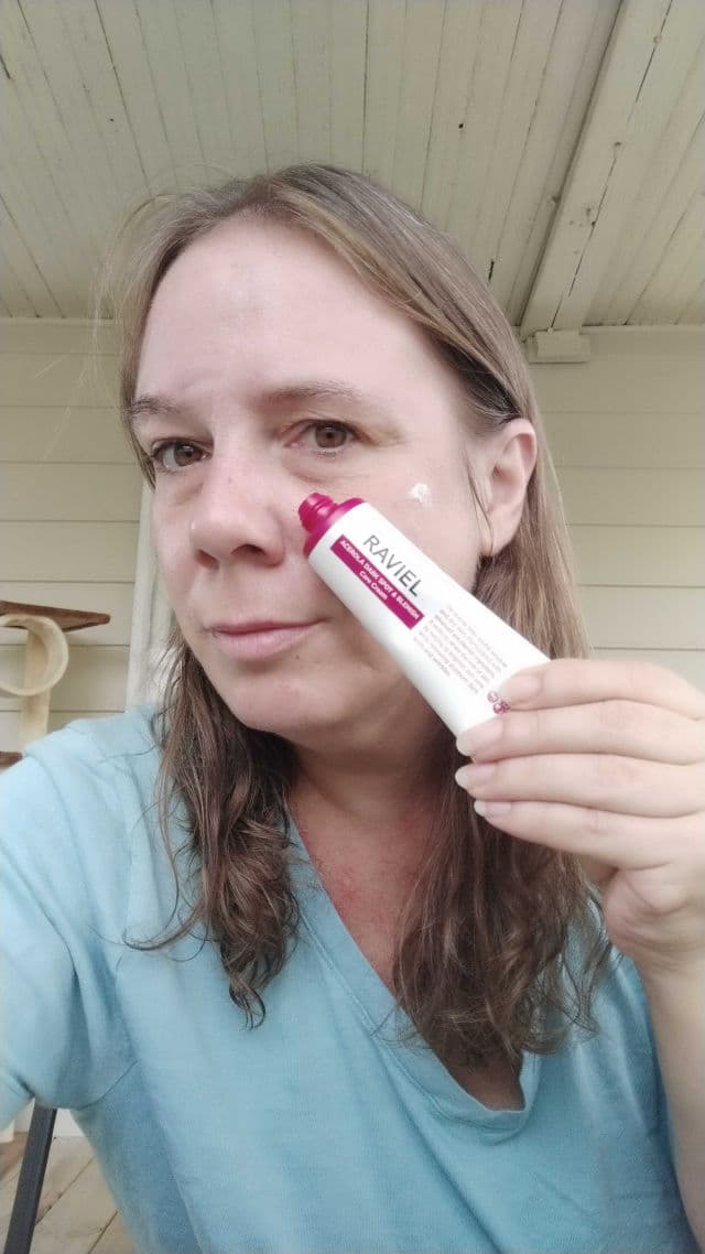 RAVIEL Multi Vitamin Dark Spot & Blemish Care Face Serum review photo by lookingmybest