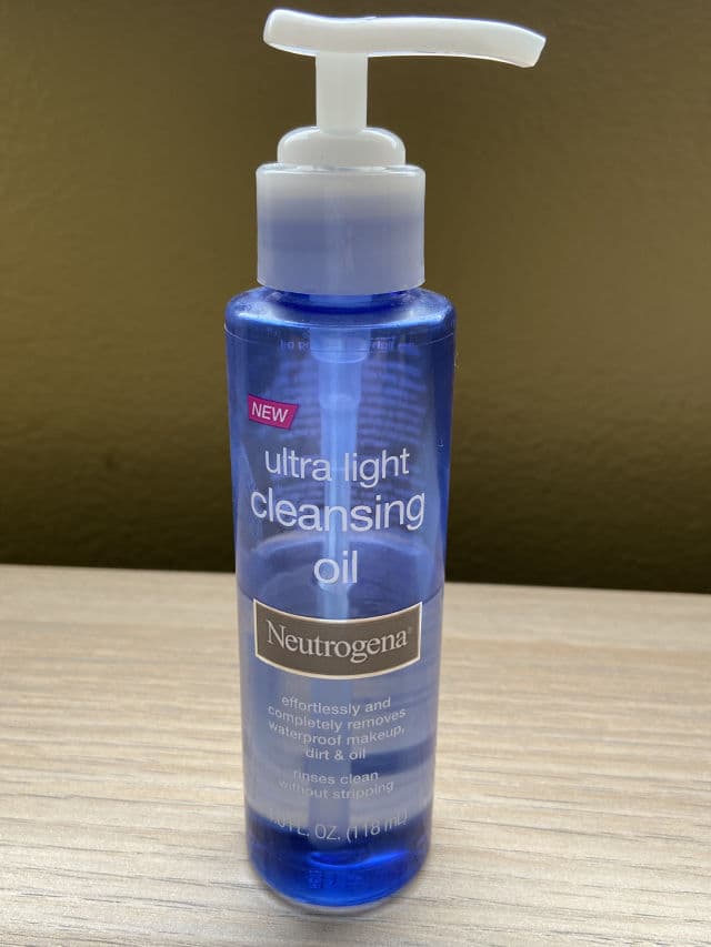 Neutrogena Ultra Light Cleansing Oil review photo by nuobeier