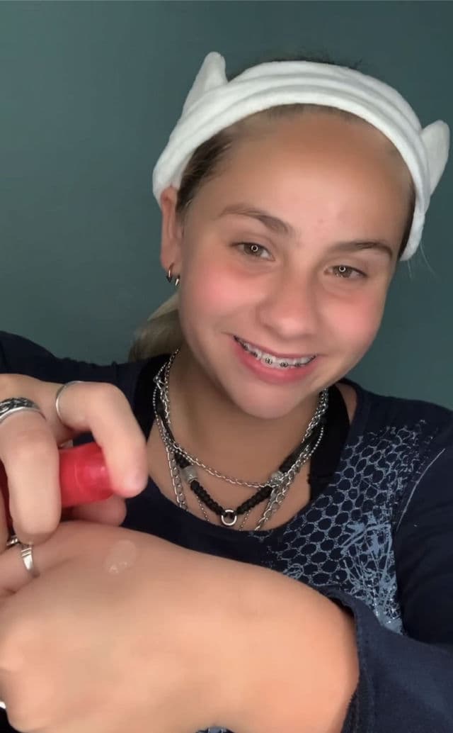 e.l.f. Cosmetics Jelly Pop Water Gel Moisturizer review photo by HayGrooves