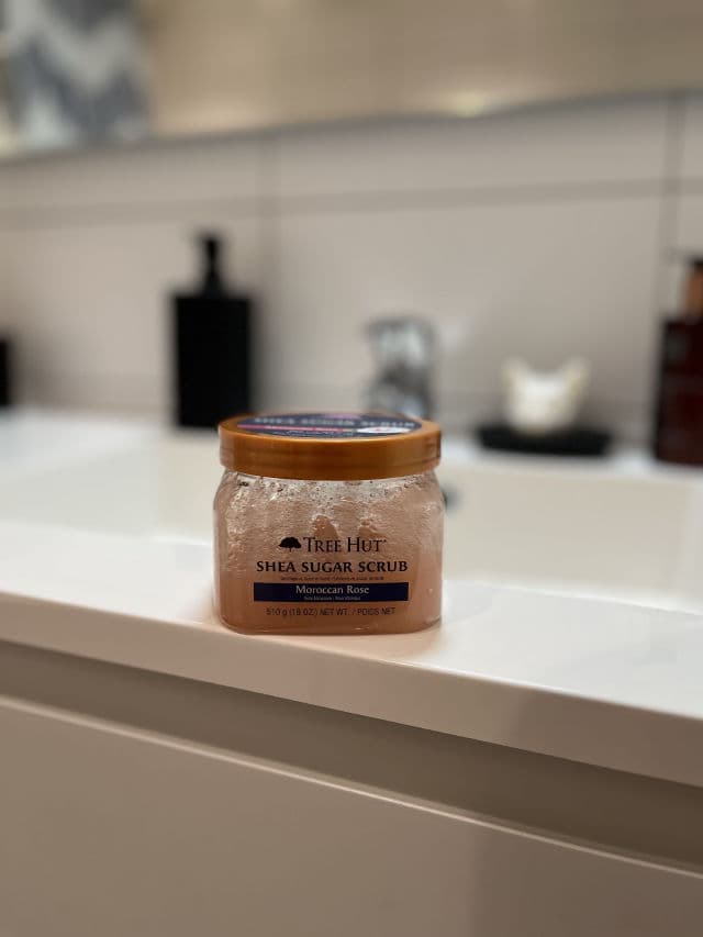 Tree Hut Shea Sugar Scrub Moroccan Rose review photo by helenaamyhre