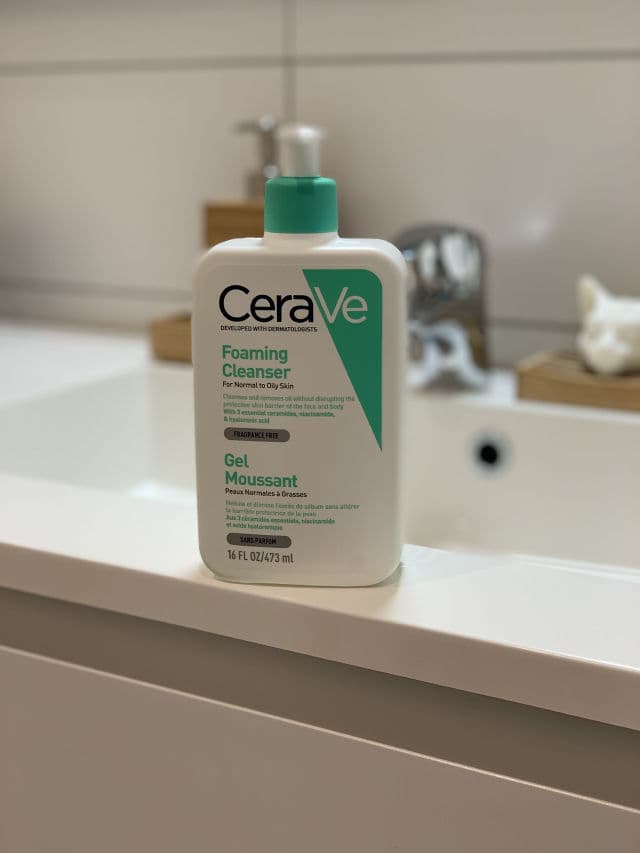 CeraVe Foaming Facial Cleanser review photo by helenaamyhre