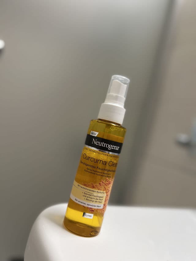 Neutrogena Soothing Clear Turmeric Mist review photo by biannca4