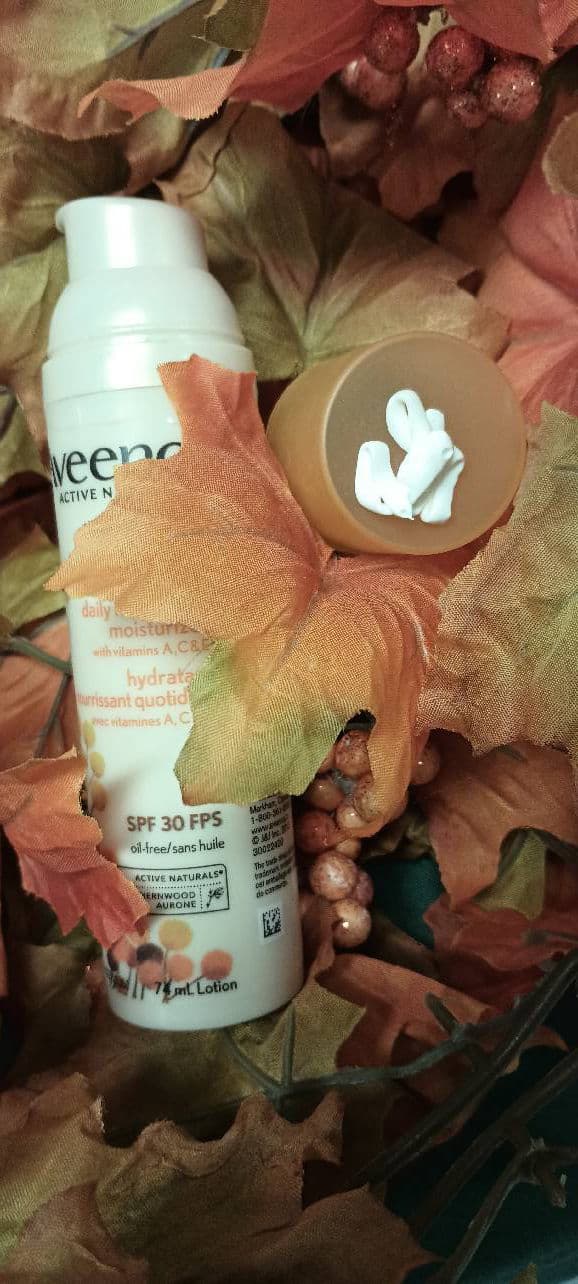 Aveeno Smart Essentials Daily Nourishing Moisturizer SPF 30 review photo by Mucci
