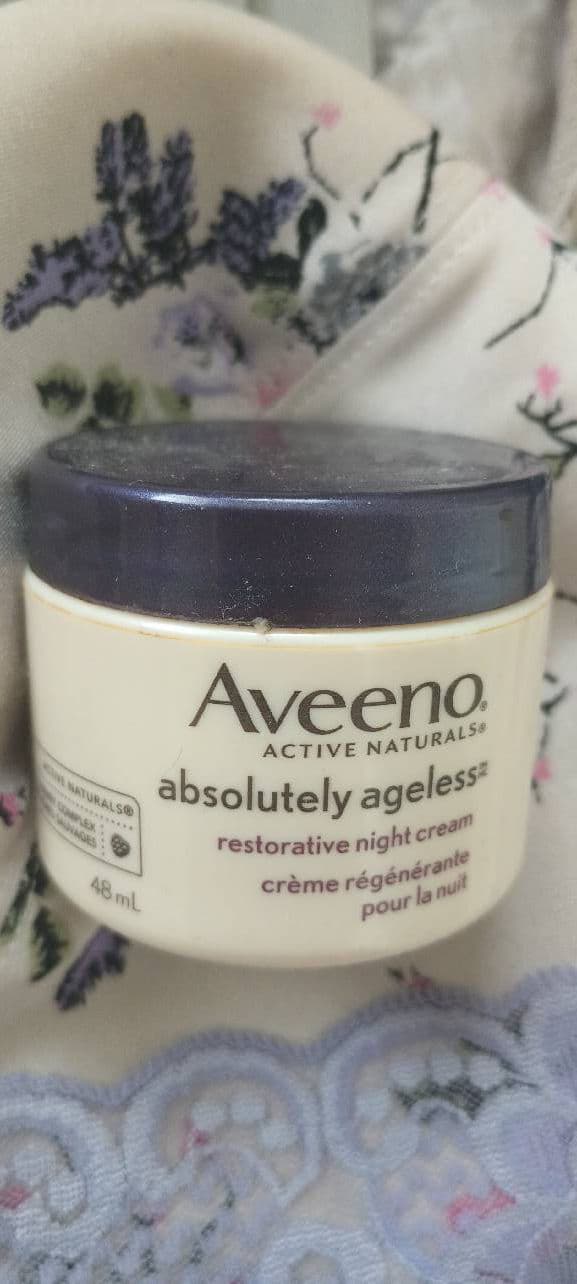 Aveeno Absolutely Ageless Restorative Night Cream review photo by Mucci