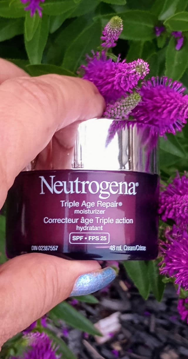 Neutrogena Triple Age Repair Moisturizer with SPF 25 review photo by Mucci