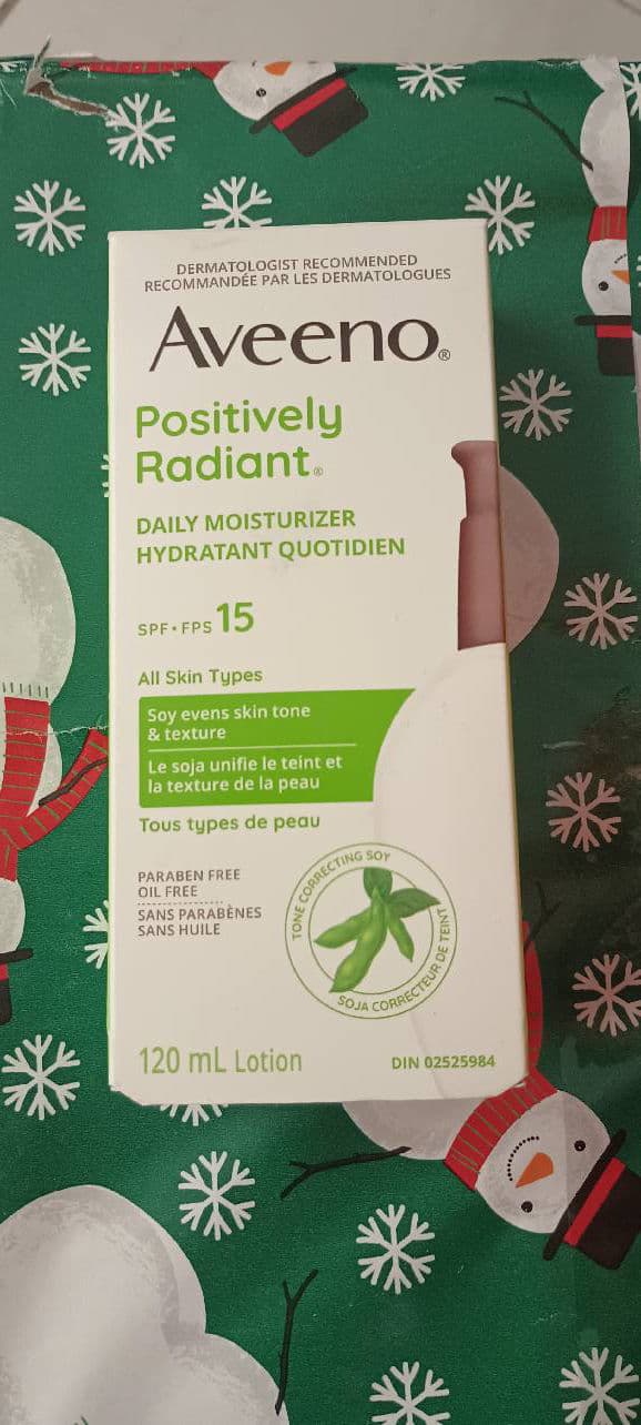 Aveeno Positively Radiant Daily Moisturizer SPF 15 review photo by Mucci
