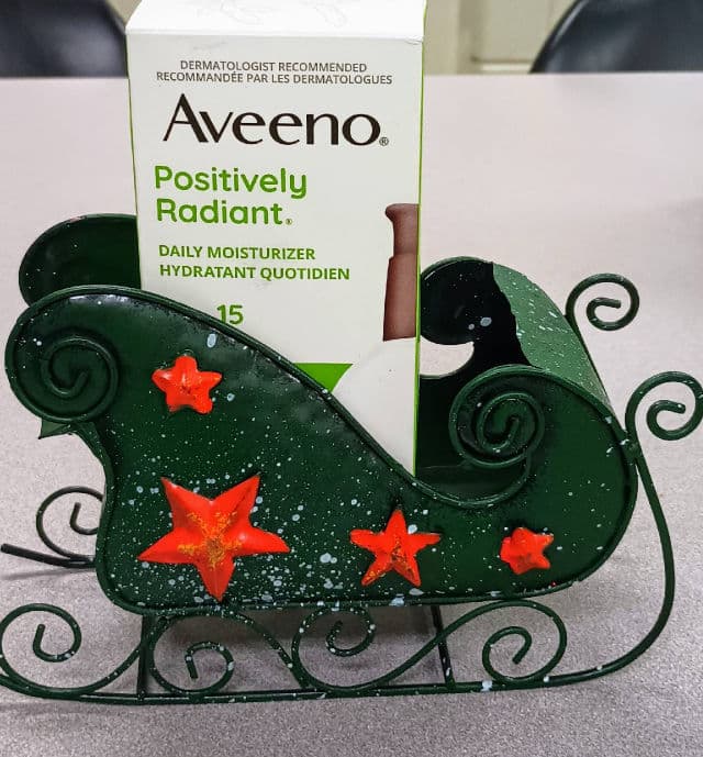 Aveeno Positively Radiant Daily Moisturizer SPF 15 review photo by Mucci