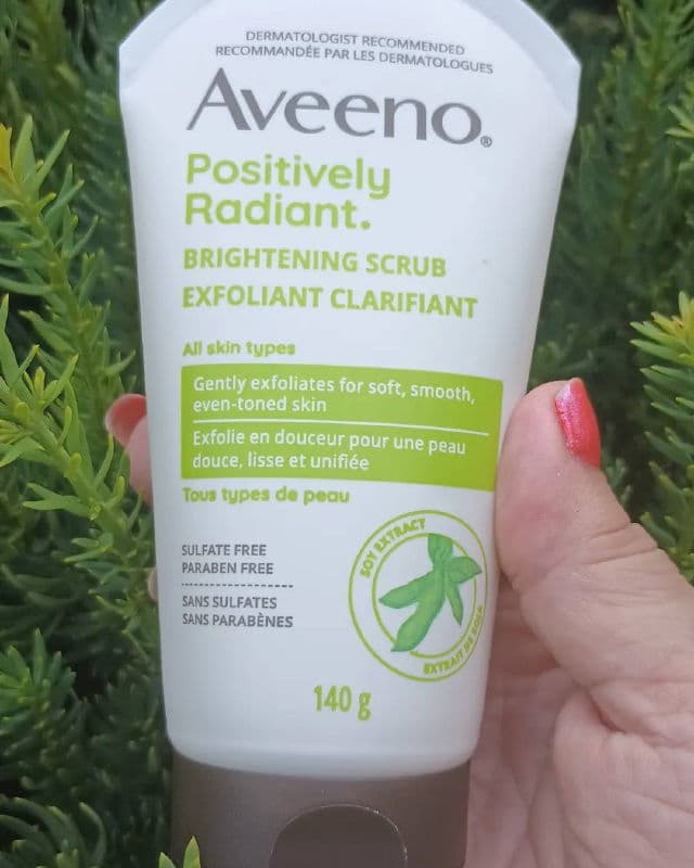 Aveeno Skin Brightening Daily Scrub review photo by Mucci