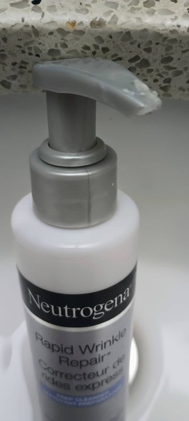 Neutrogena Rapid Wrinkle Repair Prep Cleanser review photo by Mucci