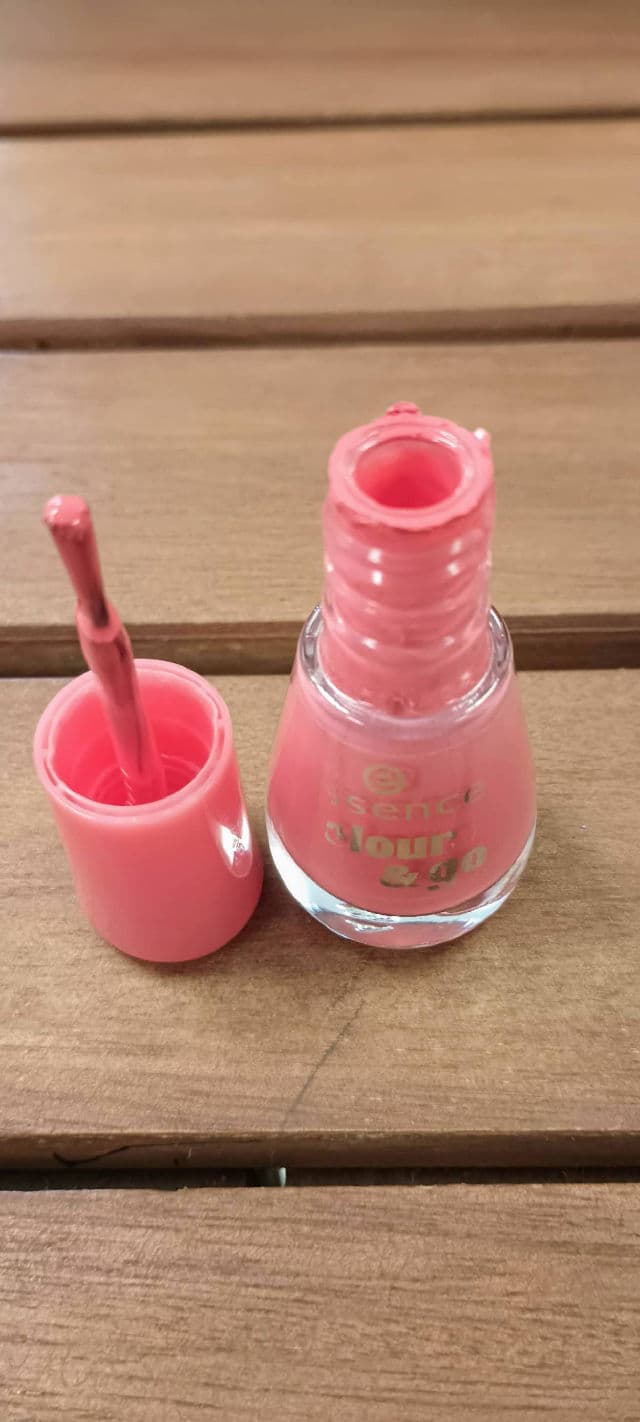 Essence Shine Last & Go! Gel Nail Polish review photo by Mucci