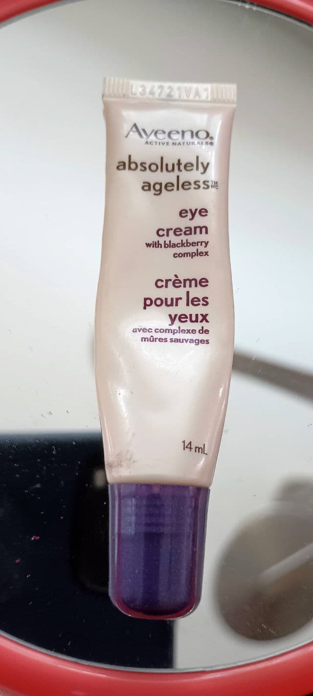 Aveeno Absolutely Ageless Eye Cream review photo by Mucci