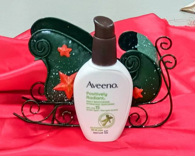 Aveeno Positively Radiant Daily Moisturizer SPF 15 review photo by Mucci