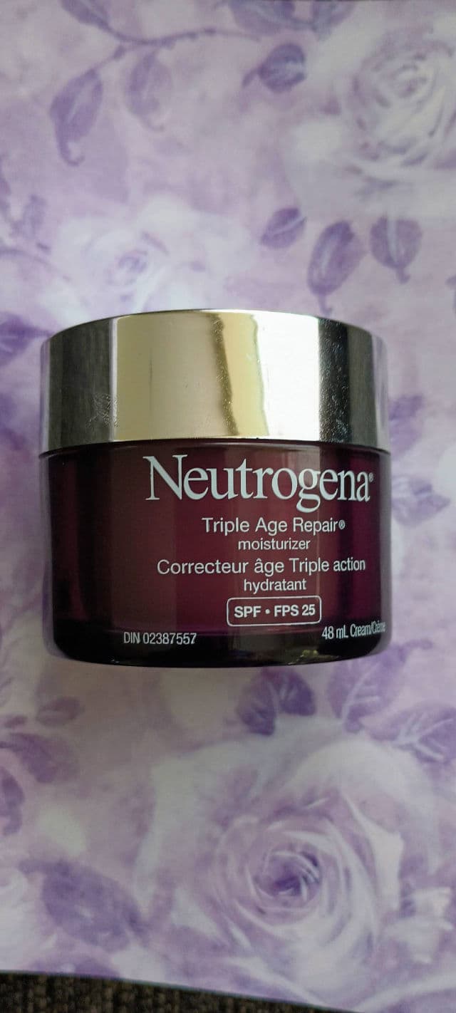 Neutrogena Triple Age Repair Moisturizer with SPF 25 review photo by Mucci