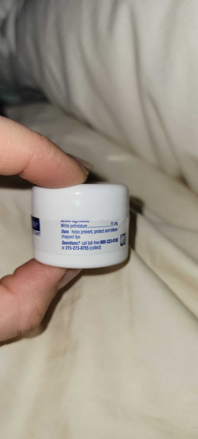Neosporin Health Overnight Renewal Therapy White Petrolatum Lip Protectant review photo by oksturistka