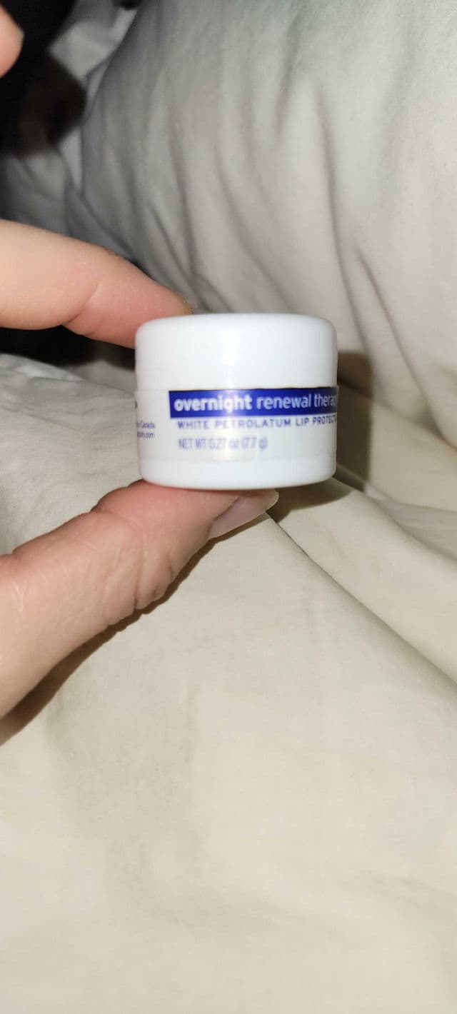 Neosporin Health Overnight Renewal Therapy White Petrolatum Lip Protectant review photo by oksturistka
