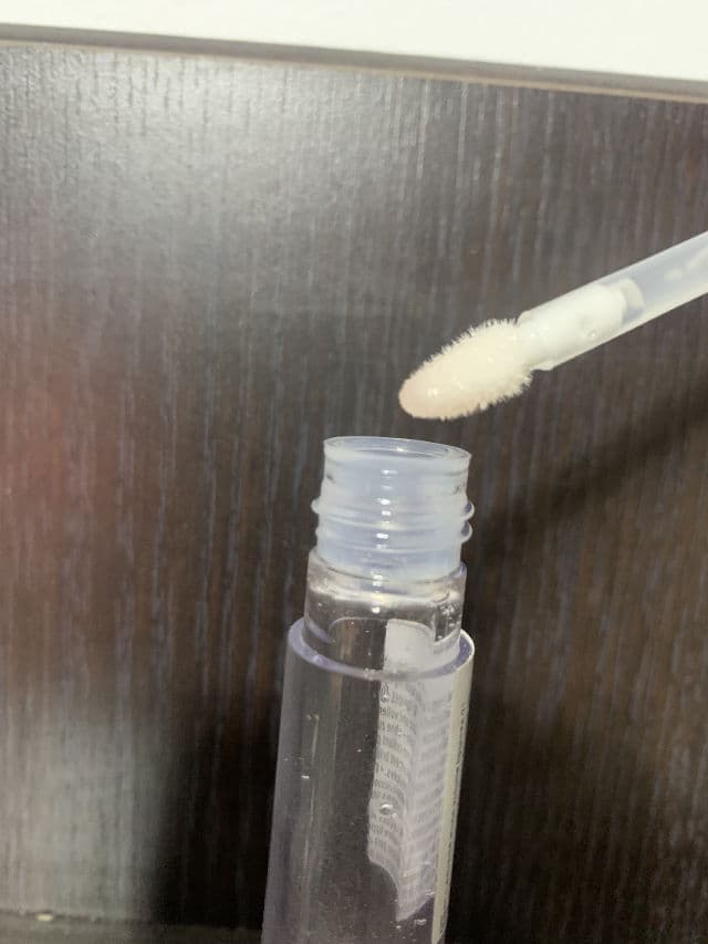 Essence Extreme Shine Volume Lipgloss 101 Milky Way review photo by pickyuserrr