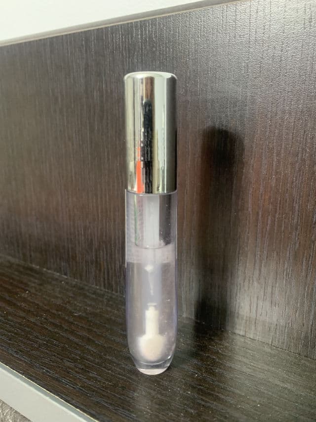 Essence Extreme Shine Volume Lipgloss 101 Milky Way review photo by pickyuserrr